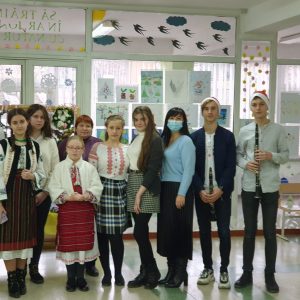 Consiliul Elevilor au prezentat un colaj de colinde intitulat „Într-o desaga de suflet”
