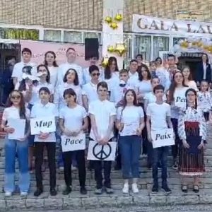 Mesagerii păcii din cl. a VII-a ,,A” cu o surpriză la GALA LAUREAȚILOR!